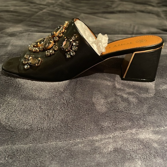 Tory Burch Martine 55mm Slide
Color: Perfect Black / Black Diamond- Like New! - Picture 7 of 13